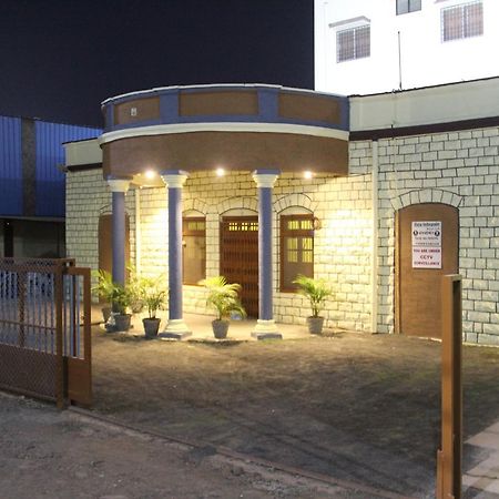 Yuvraj Lodge Osmanabad Exterior foto