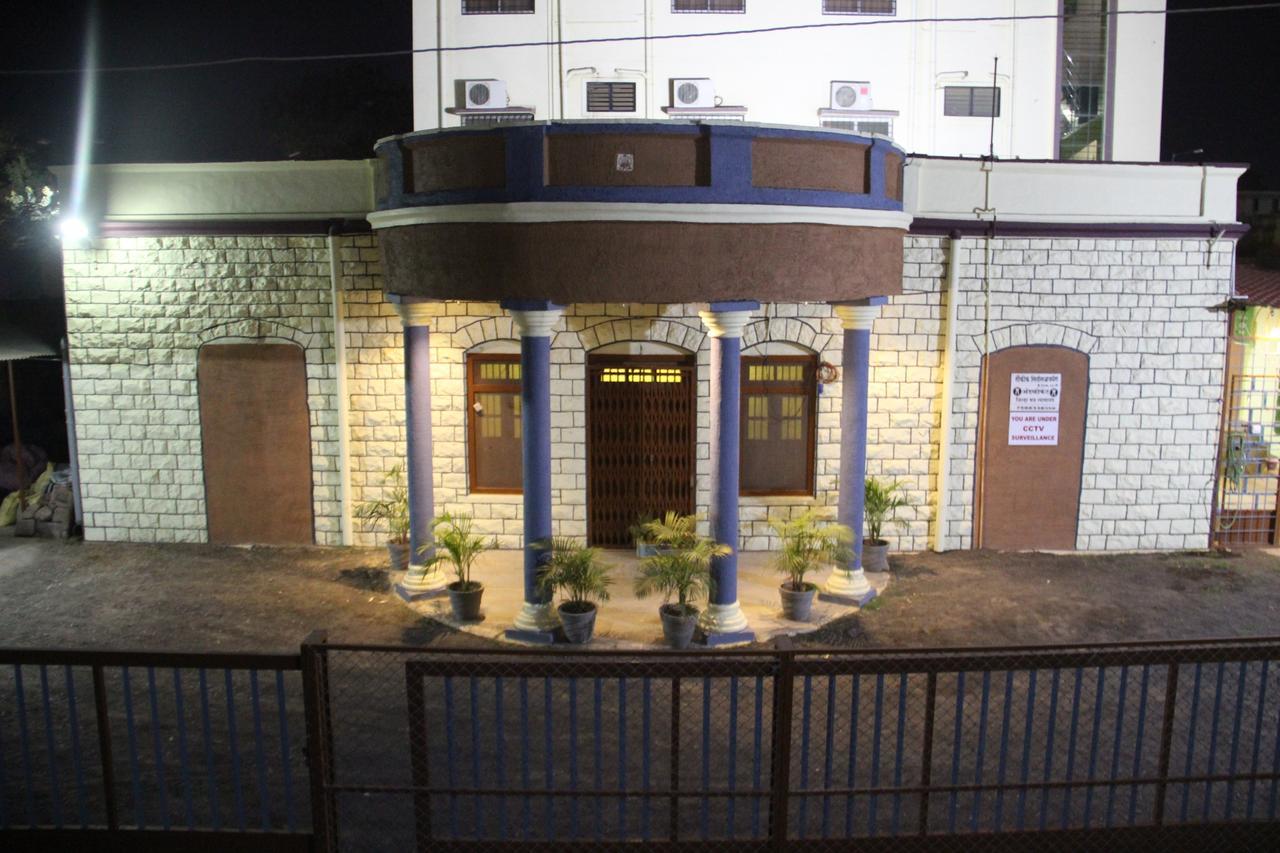 Yuvraj Lodge Osmanabad Exterior foto