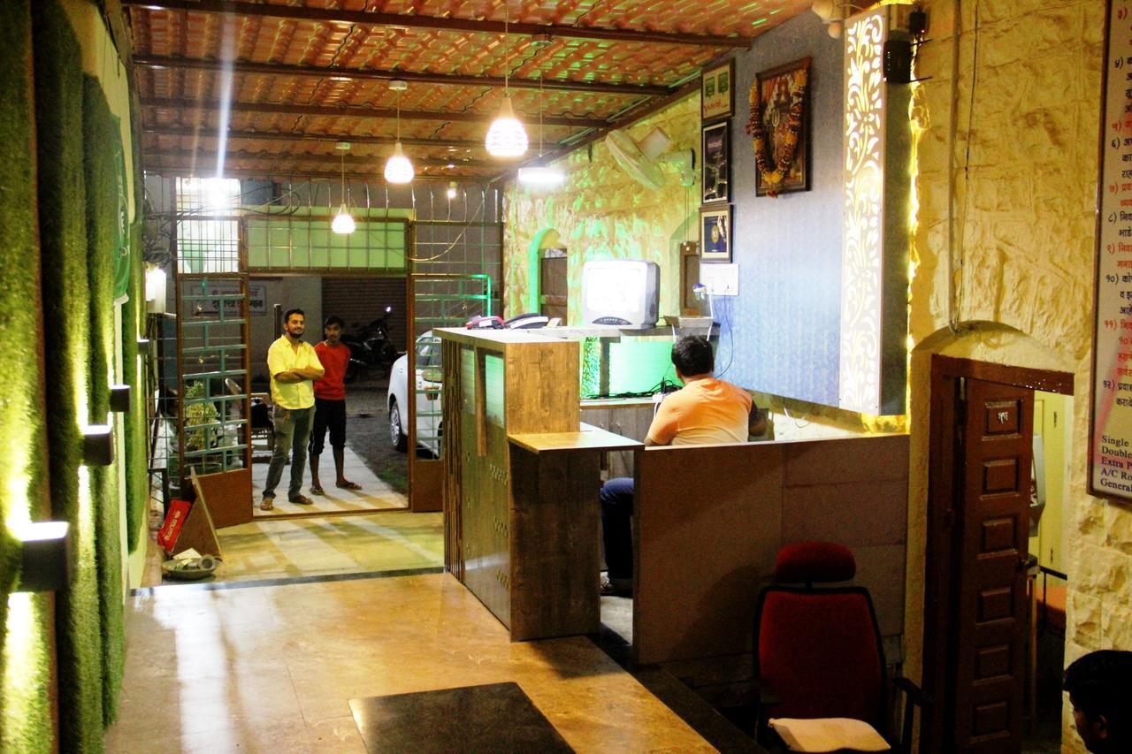 Yuvraj Lodge Osmanabad Exterior foto