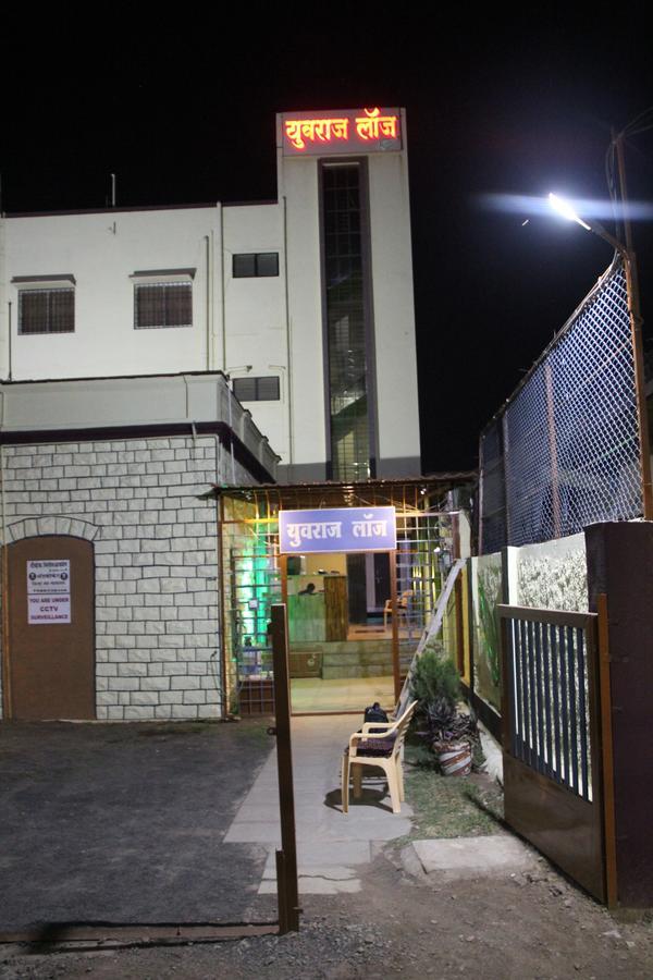 Yuvraj Lodge Osmanabad Exterior foto