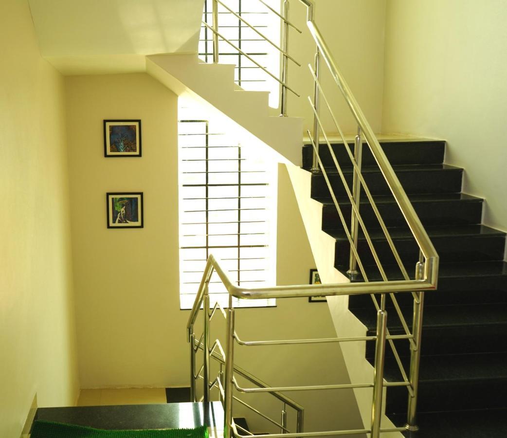 Yuvraj Lodge Osmanabad Exterior foto